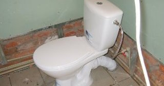 Установка приставного унитаза в Нягани - монтаж и подключение, СантехДомНга от 5144 рублей